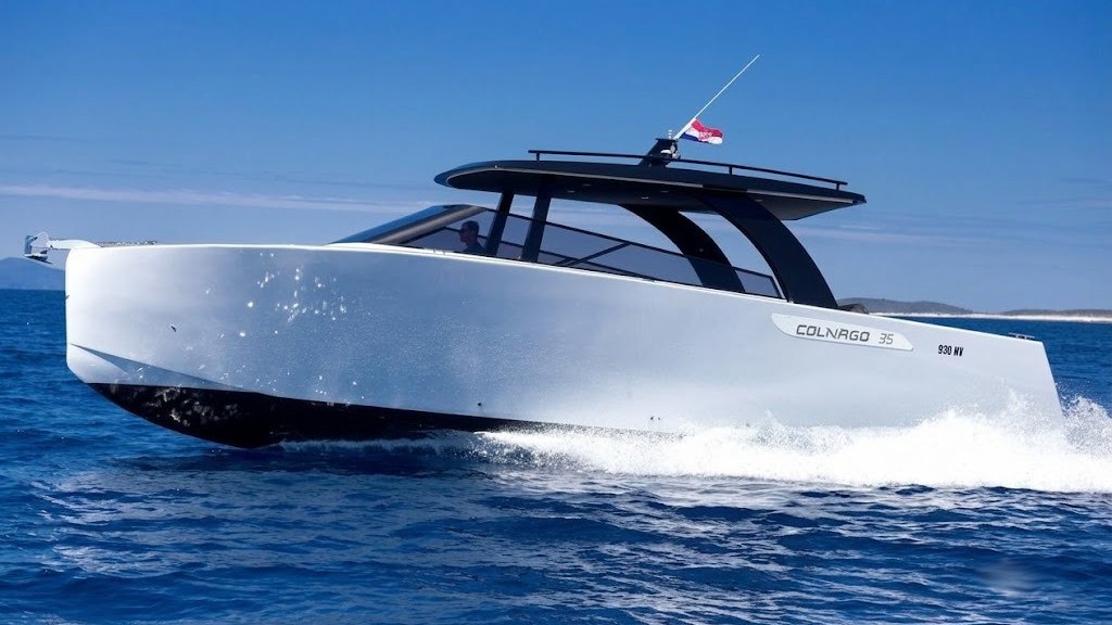 Deluxe Colnago 35 Hard Top - aluminium powerboat for larger groups