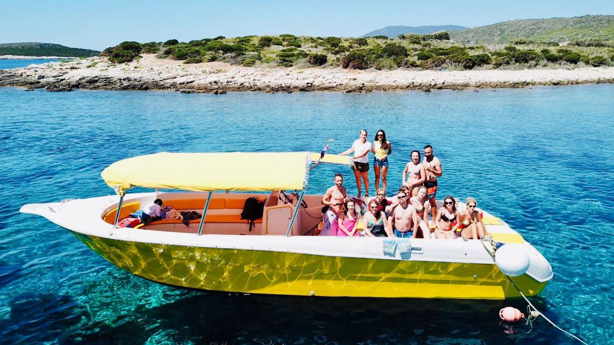 Standard Enzo 35 fiberglass speedboat with canopy and sunbed