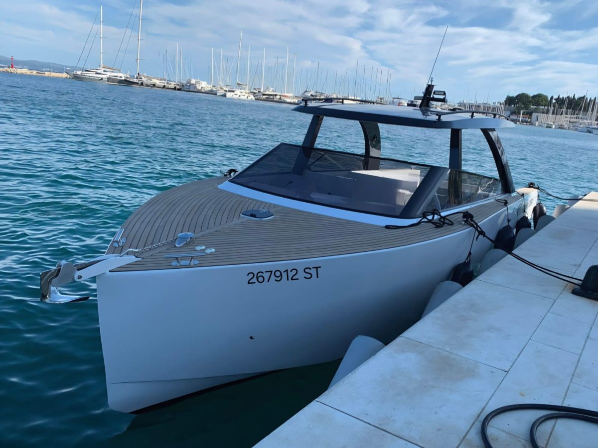 Colnago 35 bow three-quarter view at Split marina
