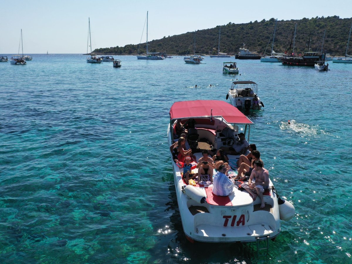 Enzo 35 at anchor under a red canopy on a Blue Cave day trip
