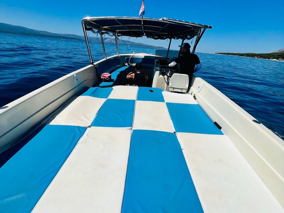 Checkered sunbed and helm on the Enzo 35 Blue Cave boat
