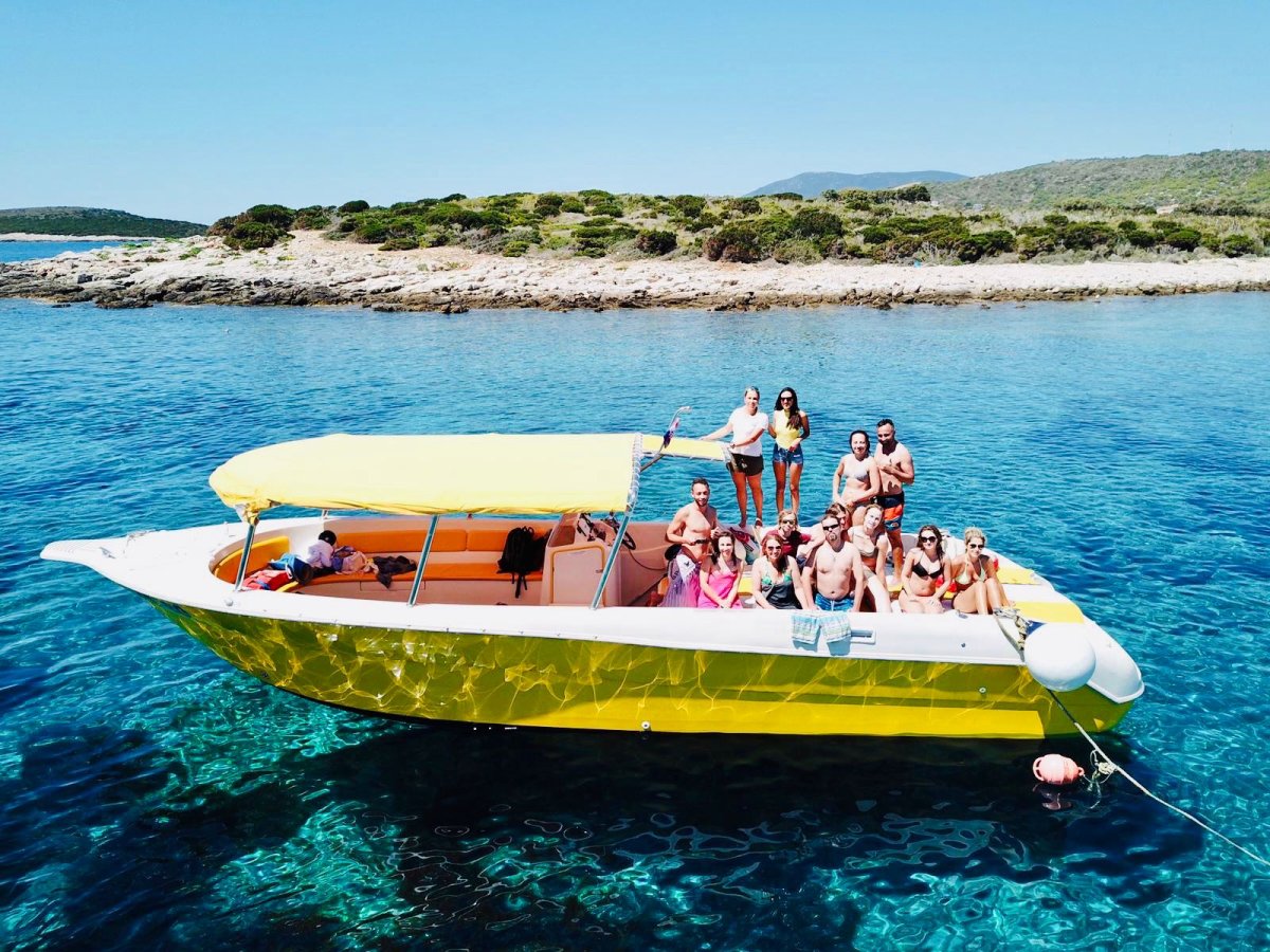 Enzo 35 speedboat for private Blue Cave tours from Split