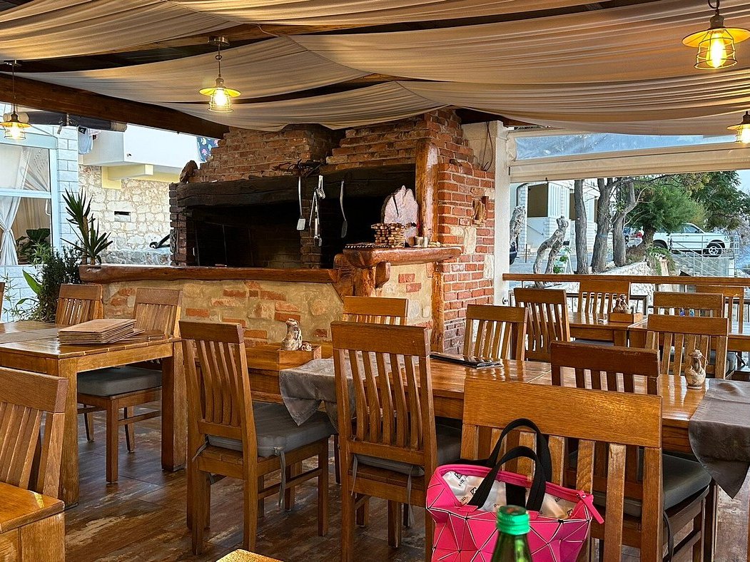 Covered dining terrace overlooking the bay in Milna, Hvar