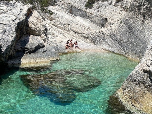 Hidden bay swim stop on an all-inclusive Blue Cave tour from Split