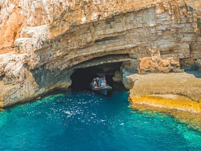 Speedboat entering the Green Cave entrance on Vis island